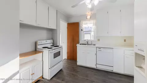 Entry Way - 127 E Willard Ave, Lansing, MI 48910 photo 1 of 1