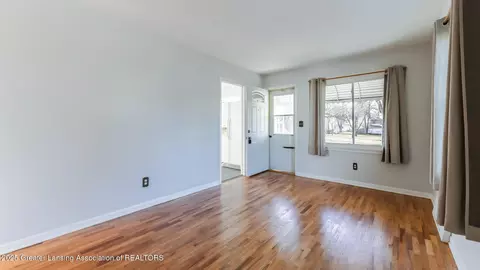 Living - 127 E Willard Ave, Lansing, MI 48910 photo 2 of 3
