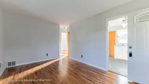 Living - 127 E Willard Ave, Lansing, MI 48910 photo 3 of 3