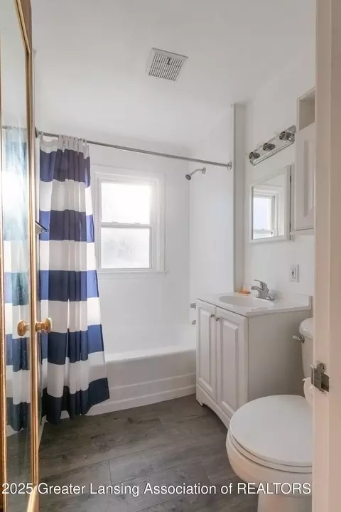 Bath - 127 E Willard Ave, Lansing, MI 48910 photo 1 of 1