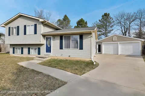 5701 Granary Ln, Lansing, MI 48911