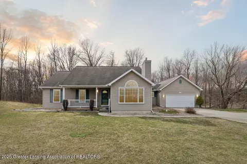 5215 N Hartel Rd, Potterville, MI 48876