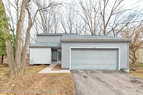 2512 Royce Ct, East Lansing, MI 48823