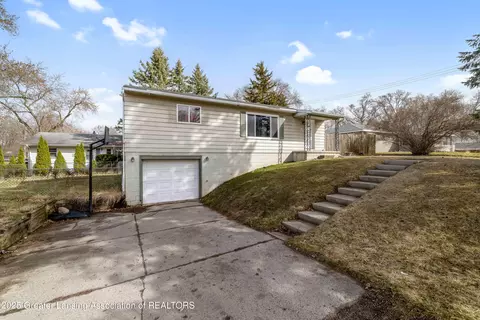 4718 W Michigan Ave, Lansing, MI 48917