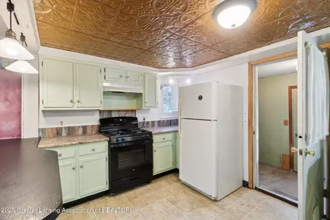 Kitchen - 7808 North St, Eureka, MI 48833 photo 2 of 2