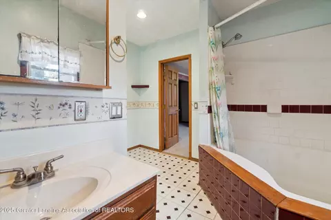 Bath - 7808 North St, Eureka, MI 48833 photo 1 of 1