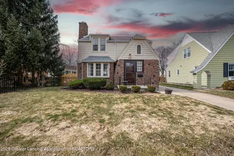 555 Collingwood Dr, East Lansing, MI 48823