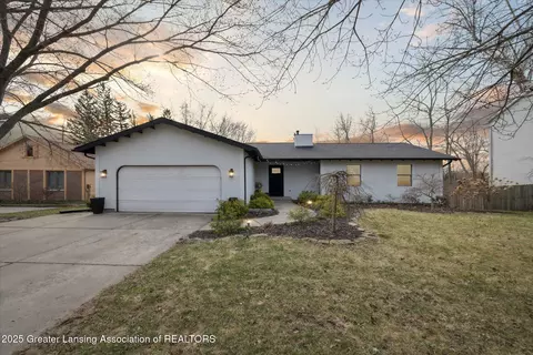 984 Whittier Dr, East Lansing, MI 48823