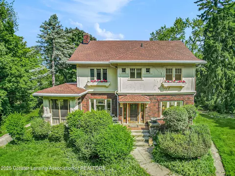 1826 Moores River Dr, Lansing, MI 48910