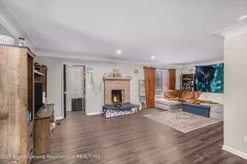 Living - 1823 Bradley Ave, Lansing, MI 48910 photo 1 of 1