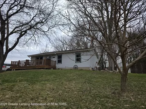 8341 Upton Rd, Laingsburg, MI 48848