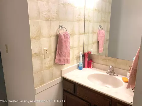 Bath - 912 Grenoble Dr #E, Lansing, MI 48917 photo 1 of 4