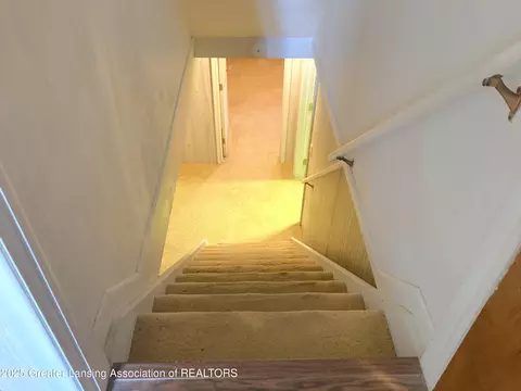 Entry Way - 912 Grenoble Dr #E, Lansing, MI 48917 photo 2 of 2