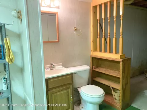 Bath - 912 Grenoble Dr #E, Lansing, MI 48917 photo 4 of 4