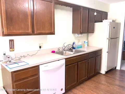 Kitchen - 912 Grenoble Dr #E, Lansing, MI 48917 photo 2 of 3