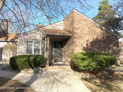 912 Grenoble Dr #E, Lansing, MI 48917