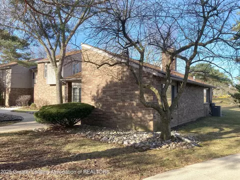 Exterior - 912 Grenoble Dr #E, Lansing, MI 48917 photo 2 of 4