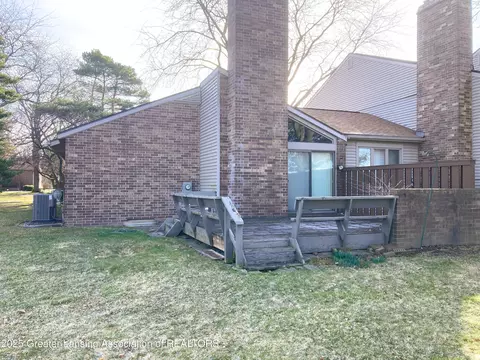 Exterior - 912 Grenoble Dr #E, Lansing, MI 48917 photo 3 of 4