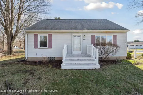 831 Jackson St, Eaton Rapids, MI 48827