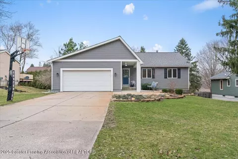 414 W Geneva Dr, Dewitt, MI 48820