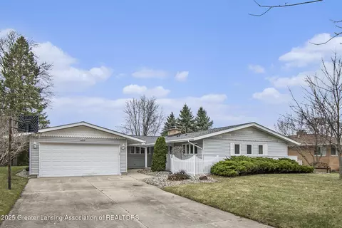 1210 S Geneva Dr, Dewitt, MI 48820