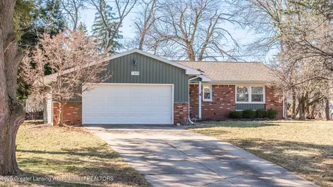 1309 Woodingham Dr, East Lansing, MI 48823