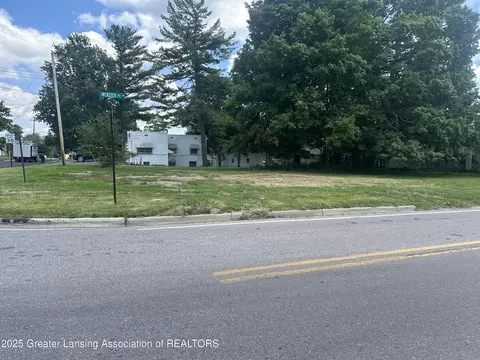 6925 Delta River Dr, Lansing, MI 48906