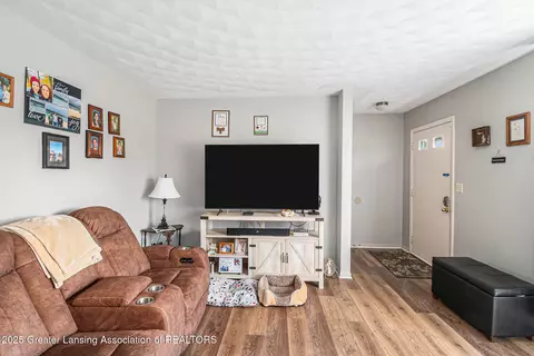 1899 E Webb Rd, Dewitt, MI 48820 photo 5