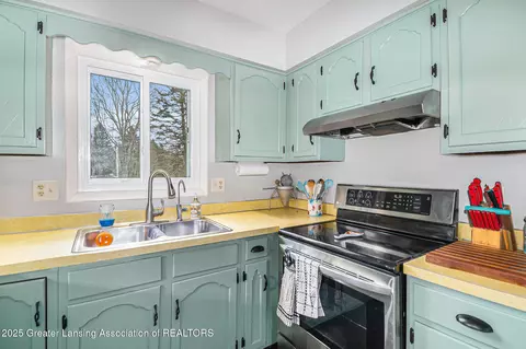 1899 E Webb Rd, Dewitt, MI 48820 photo 11
