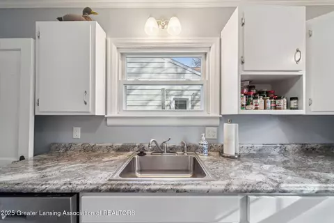 2219 Alpha St, Lansing, MI 48910 photo 12
