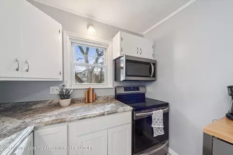 2219 Alpha St, Lansing, MI 48910 photo 11