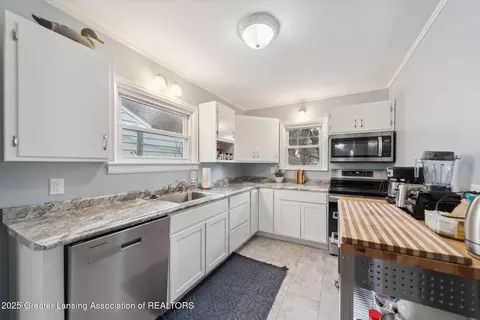2219 Alpha St, Lansing, MI 48910 photo 8