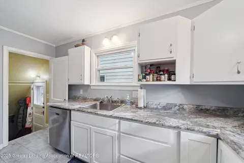 2219 Alpha St, Lansing, MI 48910 photo 10