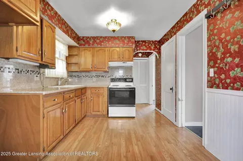 Kitchen - 918 Maycroft Rd, Lansing, MI 48917 photo 3 of 3
