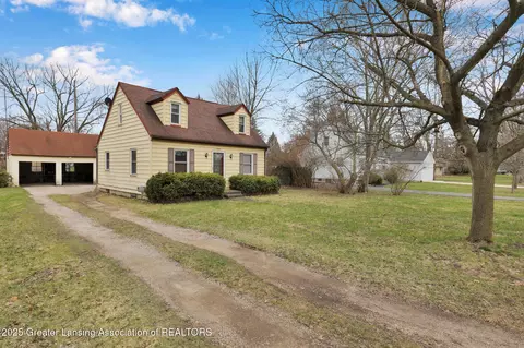 918 Maycroft Rd, Lansing, MI 48917
