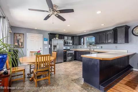 33 N Alamando Rd, Shepherd, MI 48883 photo 9