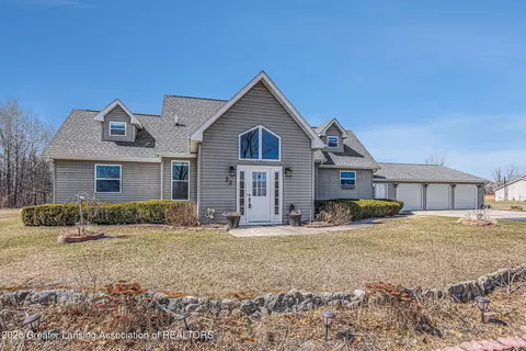 33 N Alamando Rd, Shepherd, MI 48883 photo 3