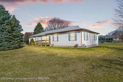 1021 Eaton Green Dr, Charlotte, MI 48813