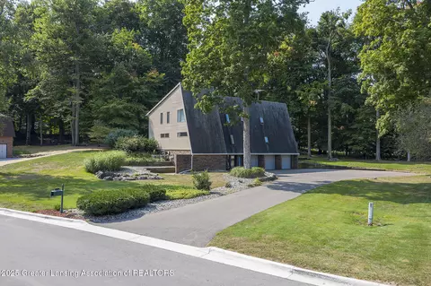 5414 River Bend Cir, Grand Ledge, MI 48837