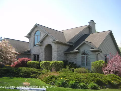 9136 Hummingbird Ln, Grand Ledge, MI 48837