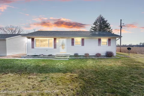 9671 Krepps Rd, Dewitt, MI 48820