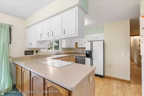 Kitchen - 12916 Rambler Rd, Dewitt, MI 48820 photo 1 of 4