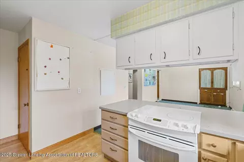 Kitchen - 12916 Rambler Rd, Dewitt, MI 48820 photo 3 of 4