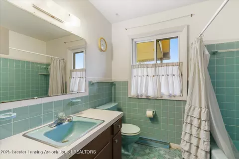 Bath - 12916 Rambler Rd, Dewitt, MI 48820 photo 2 of 4