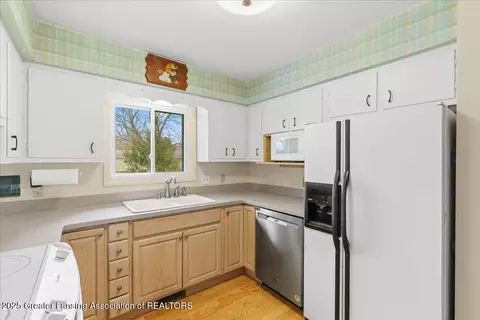 Kitchen - 12916 Rambler Rd, Dewitt, MI 48820 photo 4 of 4