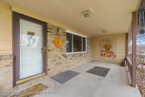 Exterior - 12916 Rambler Rd, Dewitt, MI 48820 photo 2 of 7