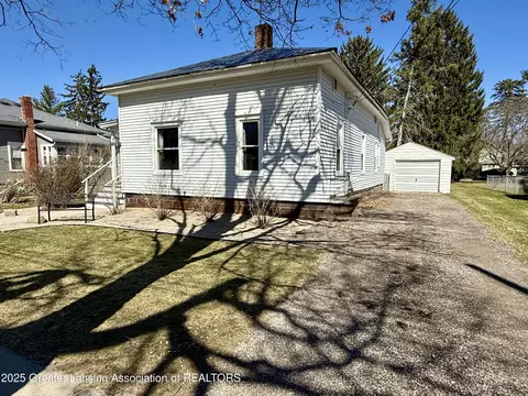315 E Lincoln St, Grand Ledge, MI 48837