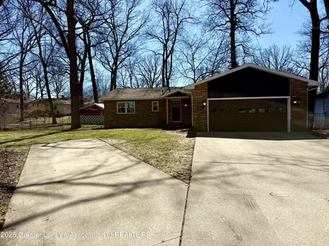 1613 Shady Oak Ln, Lansing, MI 48906