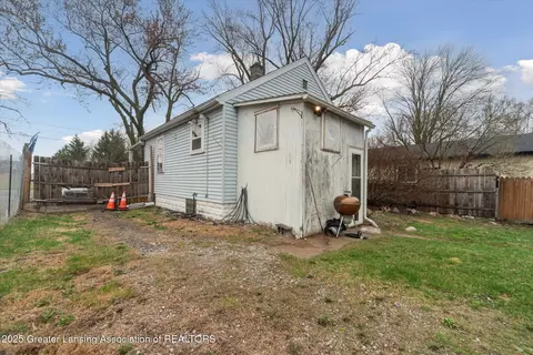 518 E Willard Ave, Lansing, MI 48910 photo 17