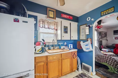 518 E Willard Ave, Lansing, MI 48910 photo 10